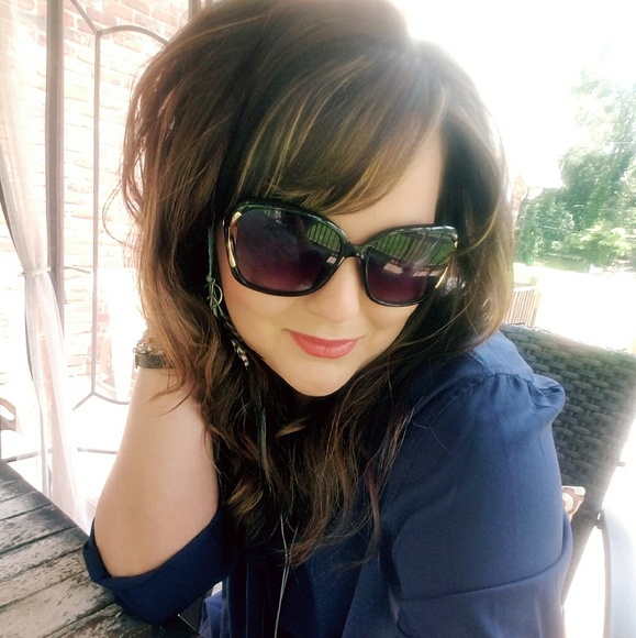 Meet your Posher, Jennifer - Picture 3 of 4